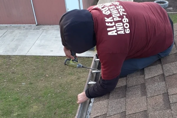 Professional gutter cleaner in Camden, NJ